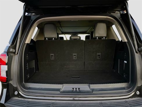 Used 2024 Ford Expedition XLT image 27