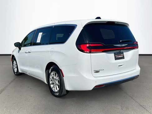 Used 2026 Chrysler Pacifica Select FWD image 5
