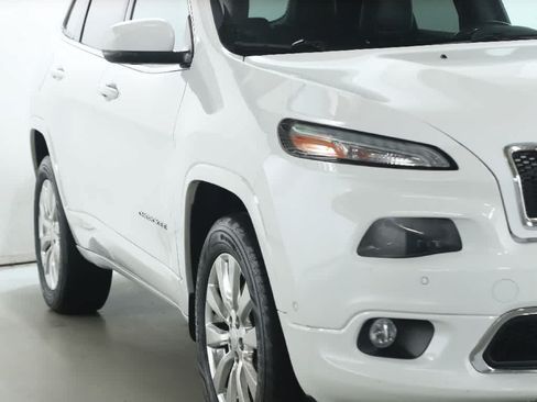 Used 2018 Jeep Cherokee Overland w/ Technology Group AWD/4WD image 8