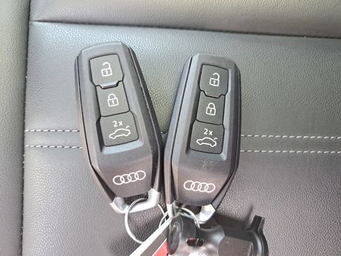 Used 2025 Audi Q5 Premium w/ Convenience Package AWD/4WD image 14