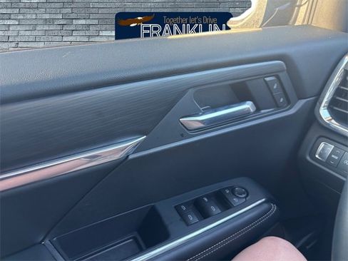 Used 2025 GMC Acadia Elevation image 17