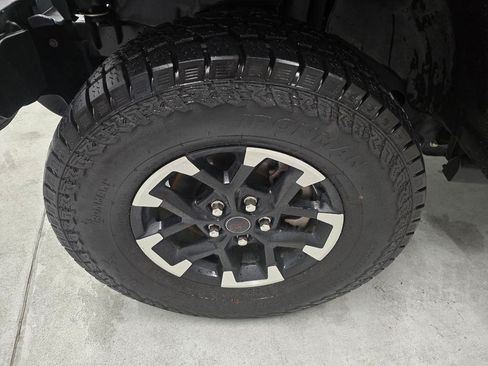 Used 2025 Jeep Wrangler Unlimited Rubicon AWD/4WD image 10