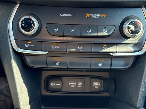 Used 2019 Hyundai Santa Fe SEL image 28