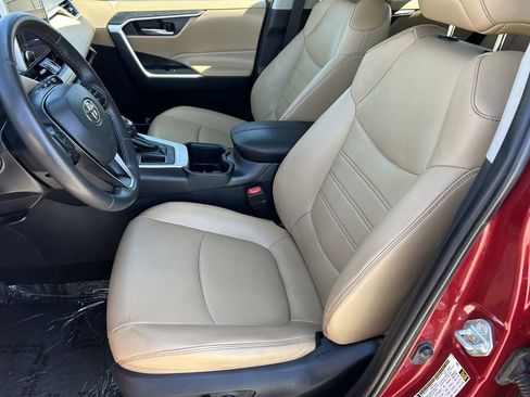 Used 2023 Toyota RAV4 XLE Premium image 21