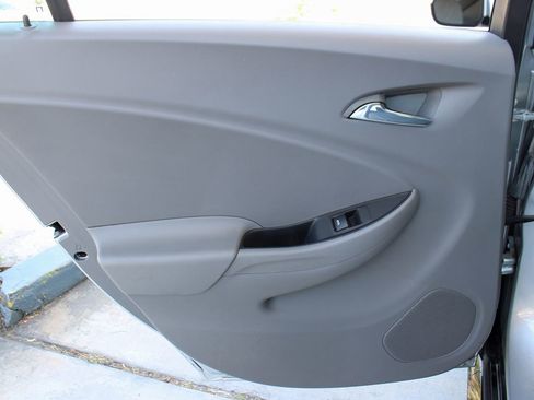 Used 2016 Chevrolet Volt LT w/ Comfort Package FWD image 41