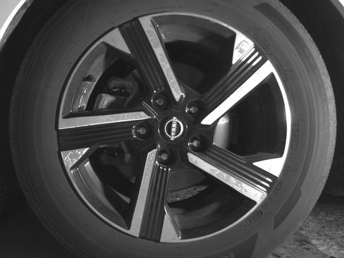 Used 2025 Nissan Sentra SV FWD image 12