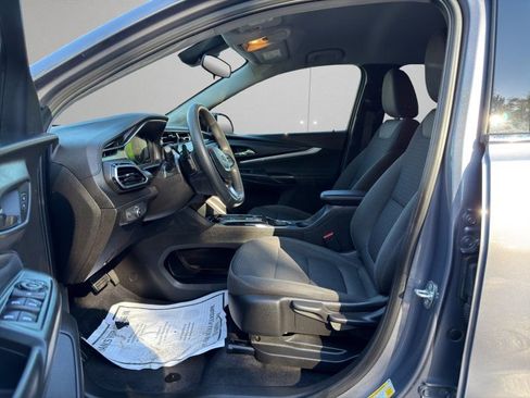 Used 2023 Chevrolet Bolt EUV LT w/ Driver Confidence Package FWD image 9