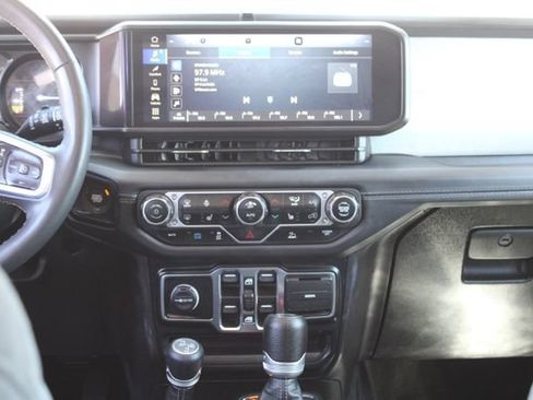 Used 2024 Jeep Wrangler Unlimited Sahara AWD/4WD image 16
