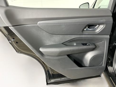 Used 2023 Nissan Ariya FWD image 26