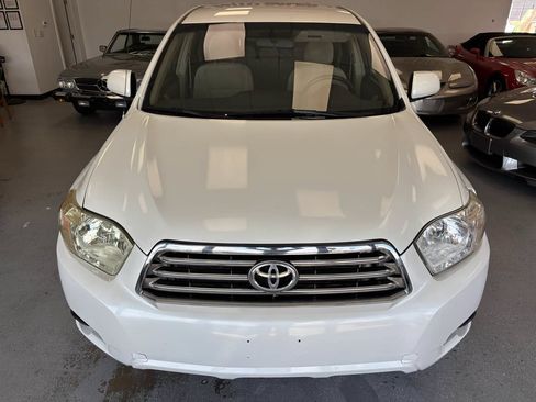 Used 2008 Toyota Highlander 2WD w/ Cold Weather Pkg image 2