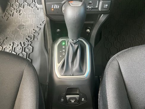 Used 2023 Jeep Renegade Latitude image 34