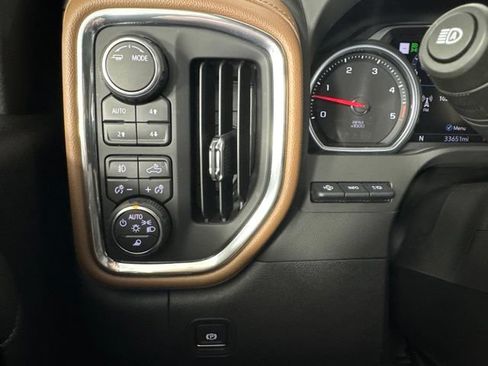 Used 2023 Chevrolet Silverado 2500 High Country w/ Technology Package AWD/4WD image 19