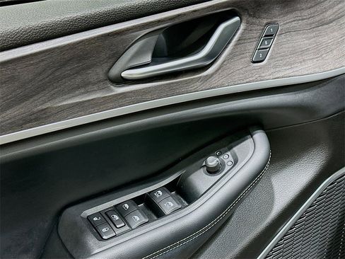 Used 2022 Jeep Grand Cherokee Limited image 18