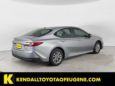 Used 2025 Toyota Camry LE FWD image 5
