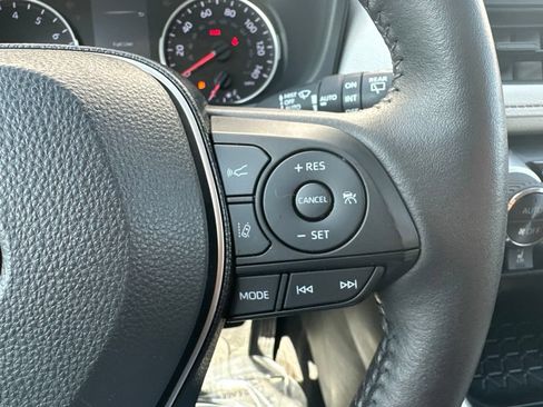 Used 2021 Toyota RAV4 XLE w/ XLE Grade Weather Package AWD/4WD image 39