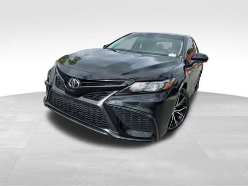 Used 2021 Toyota Camry SE FWD image 9