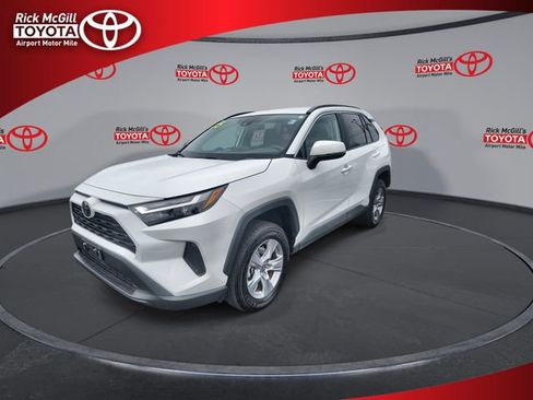 Used 2025 Toyota RAV4 XLE image 4