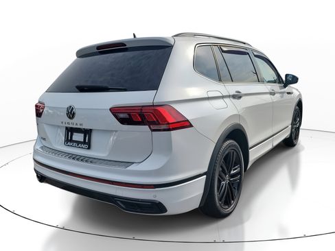 Used 2022 Volkswagen Tiguan SE R-Line image 4