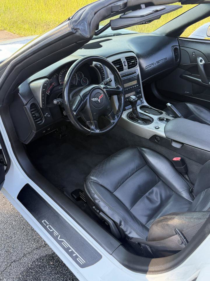 Used 2005 Chevrolet Corvette Coupe w/ Preferred Equipment Group RWD image 9