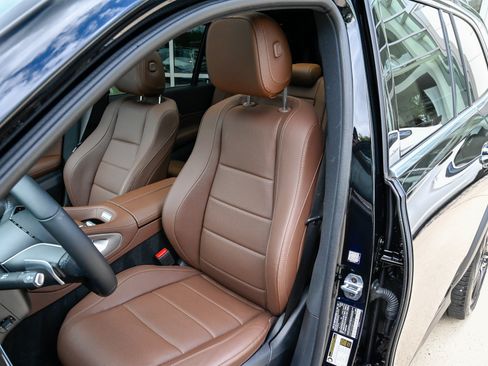 Used 2025 Mercedes-Benz GLS 450 4MATIC image 18