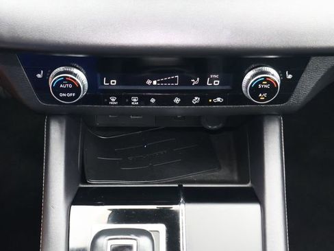 Used 2024 Mitsubishi Outlander SE Black Edition FWD image 25
