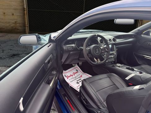 Used 2022 Ford Mustang Shelby GT500 w/ Technology Package RWD image 6