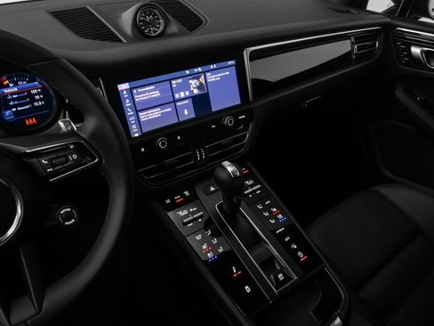 Used 2025 Porsche Macan image 29