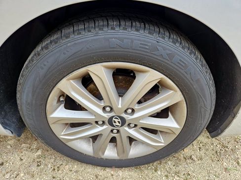 Used 2014 Hyundai Elantra SE w/ Option Group 02 FWD image 8