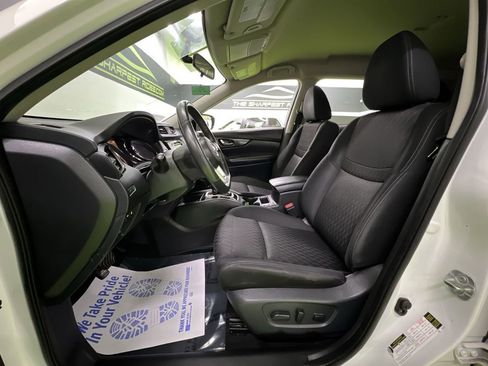 Used 2018 Nissan Rogue SV image 17