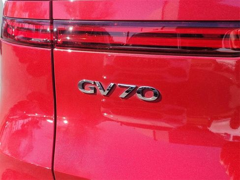 Used 2022 Genesis GV70 3.5T Sport w/ Sport Prestige Package image 10