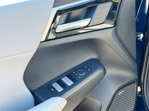 New 2025 Mitsubishi Outlander SE image 18