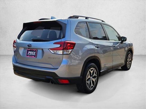 Used 2019 Subaru Forester Premium w/ All-Weather Package image 5