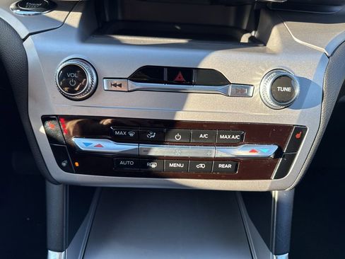 Used 2022 Ford Explorer XLT w/ Equipment Group 202A image 23