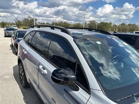 Used 2023 Kia Sorento S w/ Panoramic Sunroof Package image 7