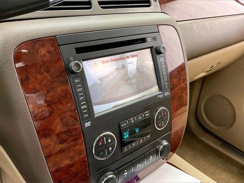 Used 2013 Chevrolet Suburban LTZ image 28