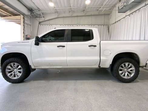 Used 2019 Chevrolet Silverado 1500 Custom w/ Infotainment Package RWD image 26
