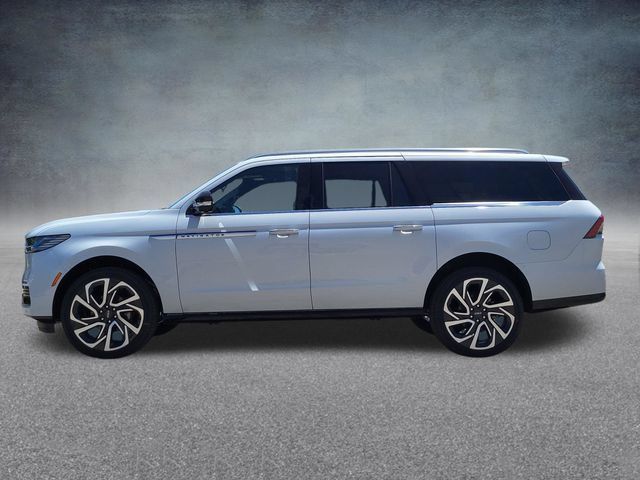 New 2026 Lincoln Navigator L Reserve AWD/4WD image 4