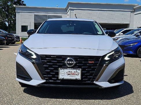 Certified 2023 Nissan Altima 2.5 SR FWD image 3