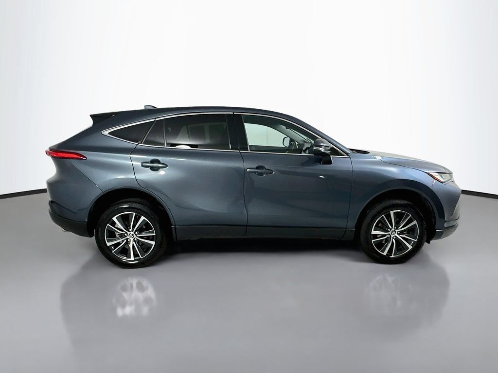 Used 2024 Toyota Venza LE AWD/4WD image 8