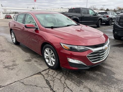 Used 2019 Chevrolet Malibu LT w/ Leather Package image 3