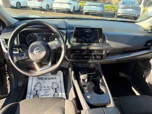 Used 2024 Nissan Rogue SV FWD image 10