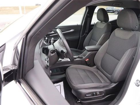 Used 2023 Chevrolet Bolt EUV LT w/ Comfort Package image 8