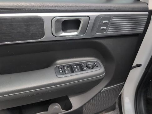 Used 2025 Hyundai Santa Fe Limited AWD/4WD image 18