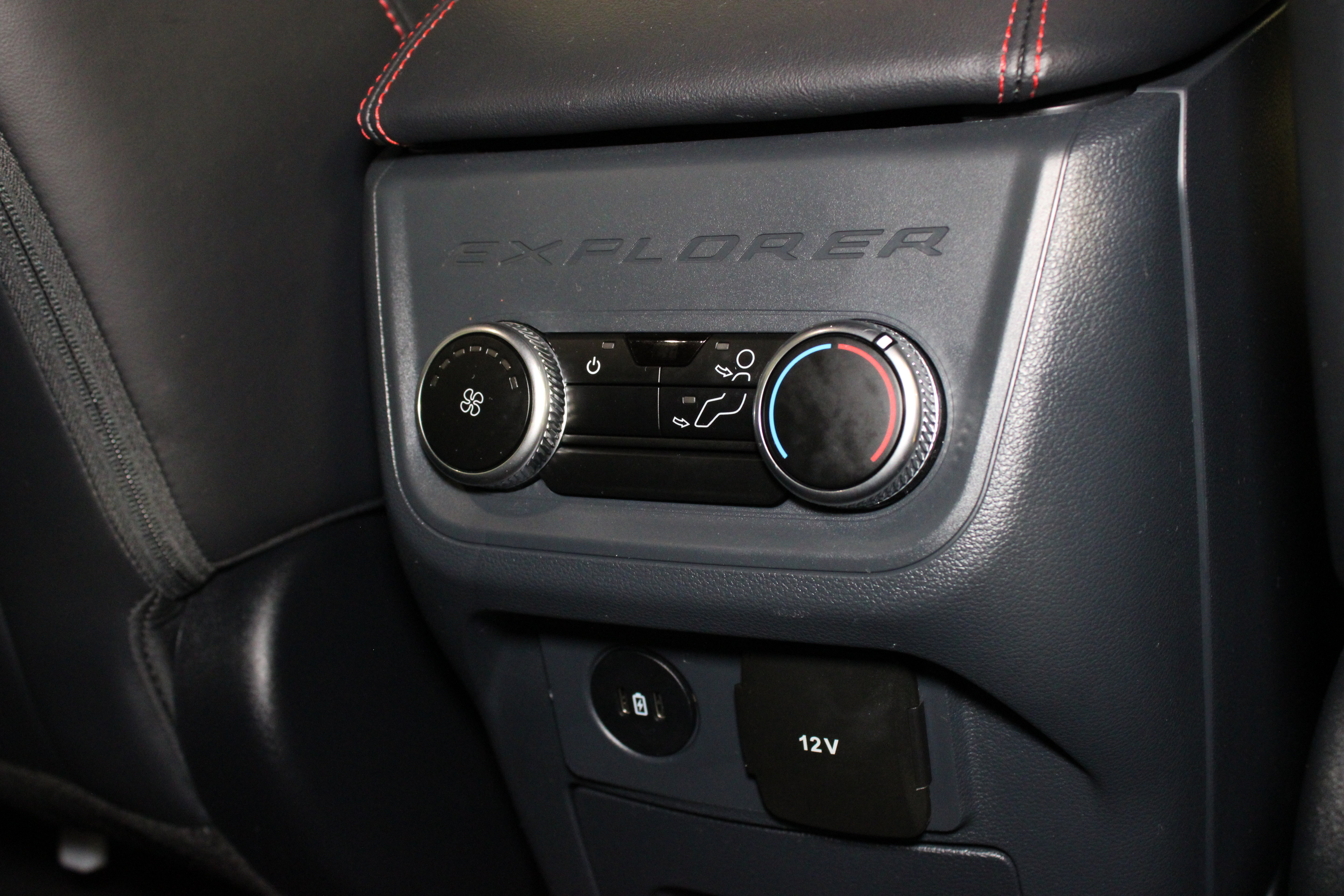 Used 2025 Ford Explorer ST-Line AWD/4WD image 18