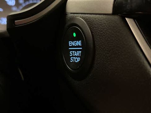 Used 2020 Ford Escape SE image 9