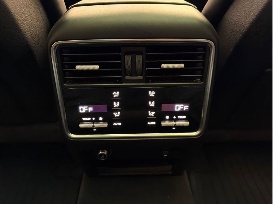 Used 2023 Porsche Cayenne AWD/4WD image 35
