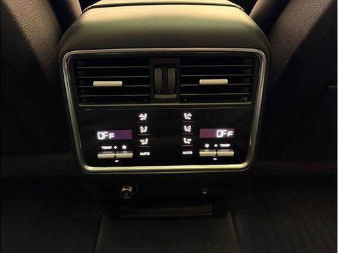 Used 2023 Porsche Cayenne AWD/4WD image 35