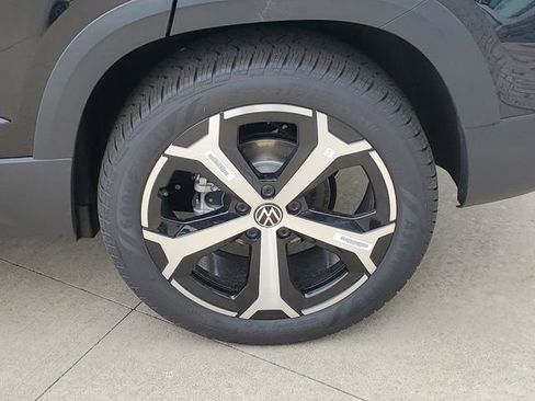 New 2026 Volkswagen Taos SEL image 5