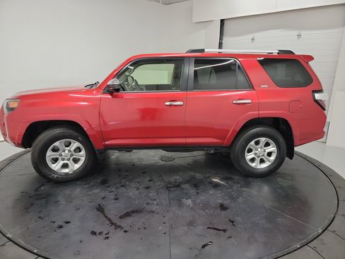 Used 2021 Toyota 4Runner SR5 AWD/4WD image 4