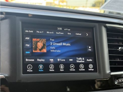 Used 2019 Chrysler Pacifica Touring-L image 43